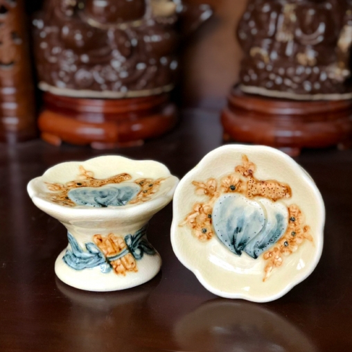 Chân đựng nến đồ thờ men sứ trắng tràm hanh vàng Chân đựng nến đồ thờ men sứ trắng tràm hanh vàng